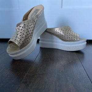 Italina gold sandal/wedge